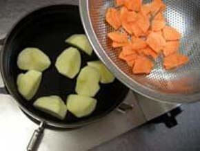 Boil the potatoes and boil also the carrot in a strainer togather