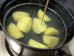 Drain the hot water after boiling potatoes