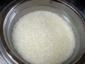 お米を水に１５分以上ひたす