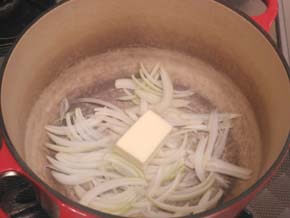 Put butter and onions in a pan and stir fry