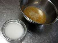 To mix seasonings of Starchy sauce together.Dissolve katakuri starch in water