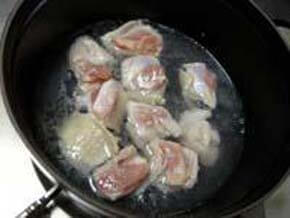 Boil hot water in the pan and put chicken thighs