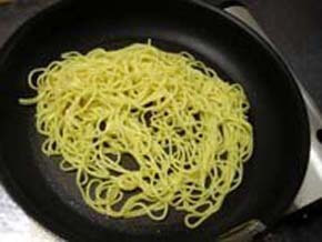Heat the vegetable oil in a frying pan and fry the Chinese noodles